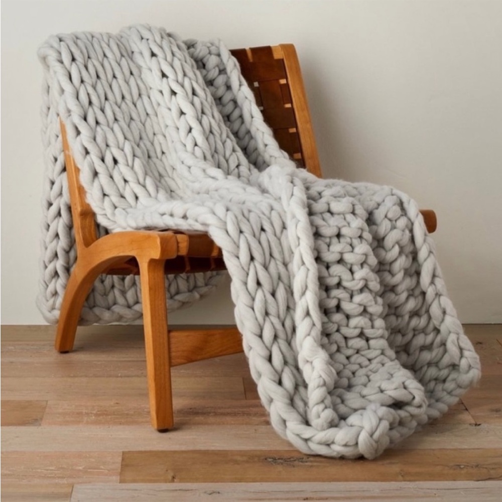 Casaluna chunky knit blanket 50 X 70”